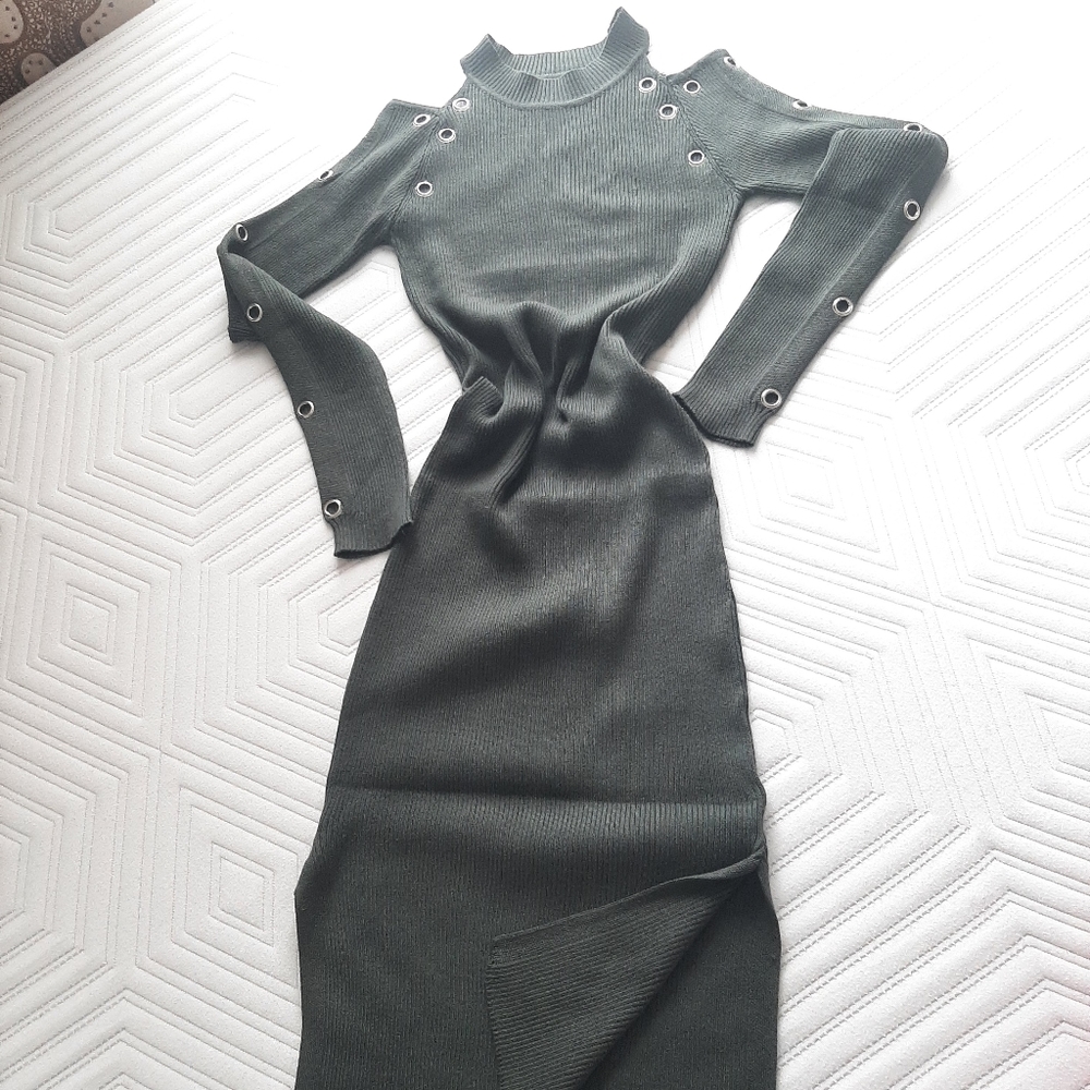 Almost New, perfect condition 👌,  dark green